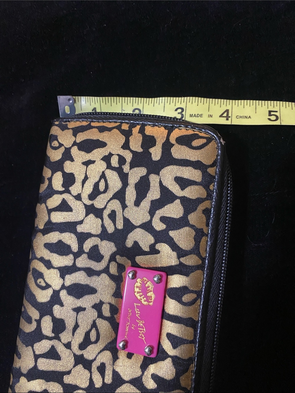 GUC Luv Betsy by Betsy Johnson gold Metalic Cheetah Print zip around Wallet - Picture 11 of 11